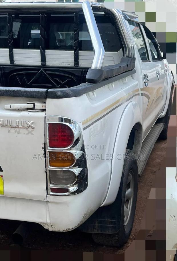 Toyota Hilux 2006 White
