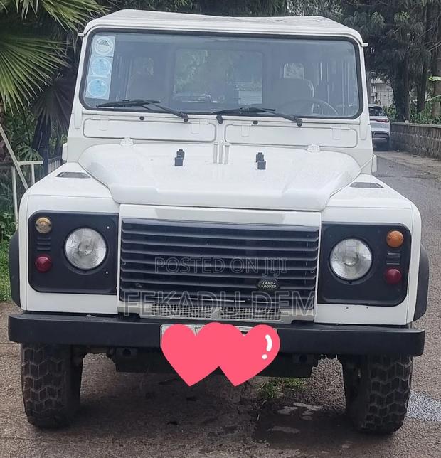 Land Rover Defender 2002 White