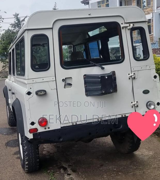 Land Rover Defender 2002 White