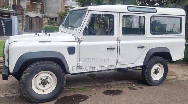 Land Rover Defender 2002 White