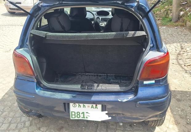 Toyota Vitz 2004 Blue
