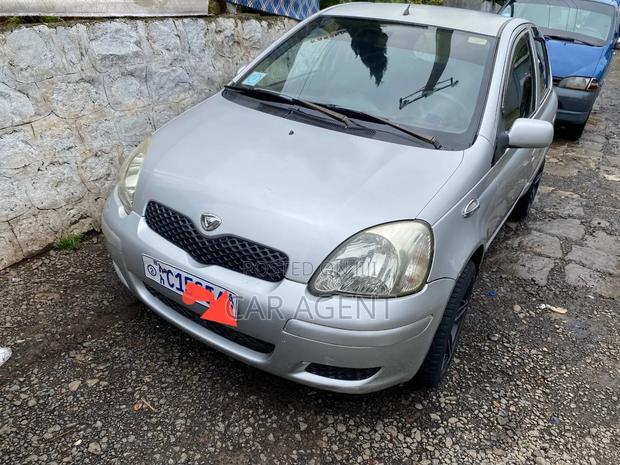 Toyota Vitz 2002 Silver