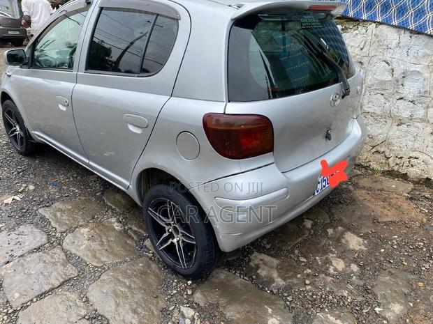 Toyota Vitz 2002 Silver
