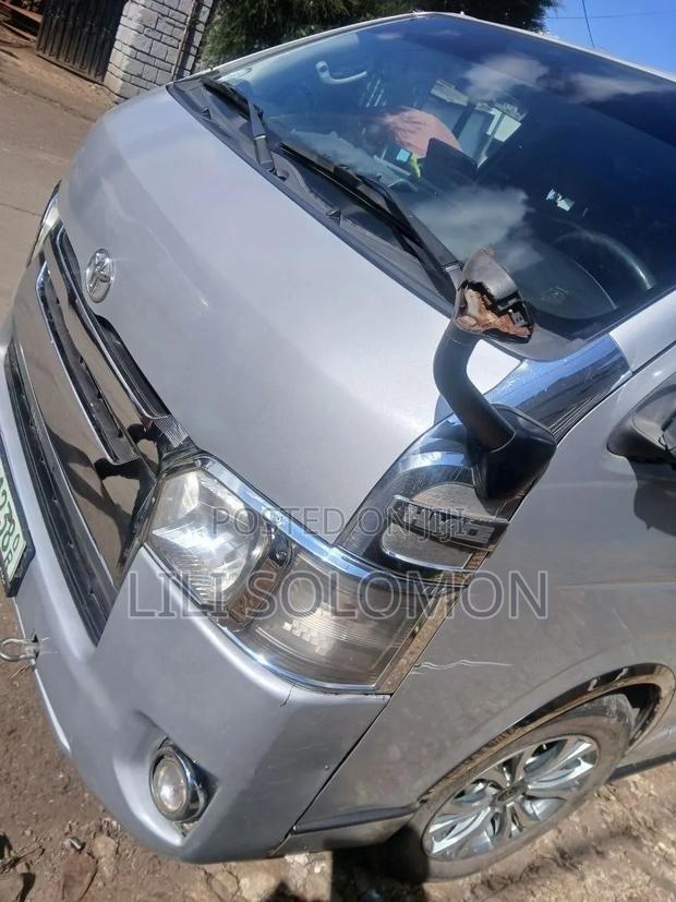 Toyota Grand HiAce 2002 Silver