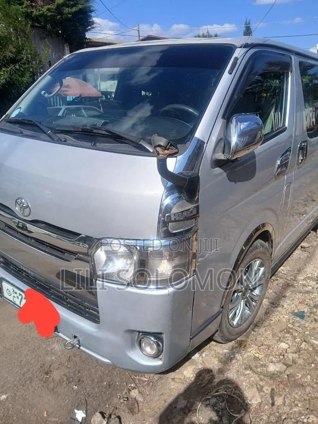 Toyota Grand HiAce 2002 Silver