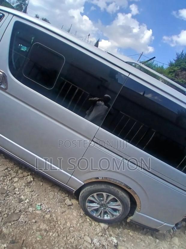 Toyota Grand HiAce 2002 Silver