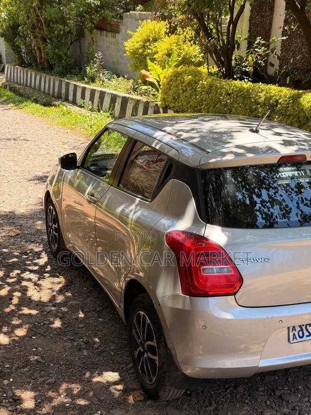 Suzuki Swift 2022 Silver
