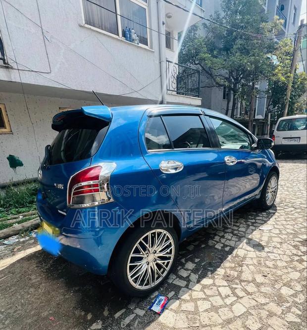 Toyota Yaris Base Hatchback 5dr 2010 Blue