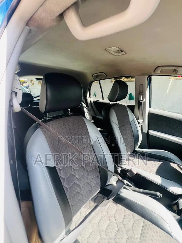 Toyota Yaris Base Hatchback 5dr 2010 Blue