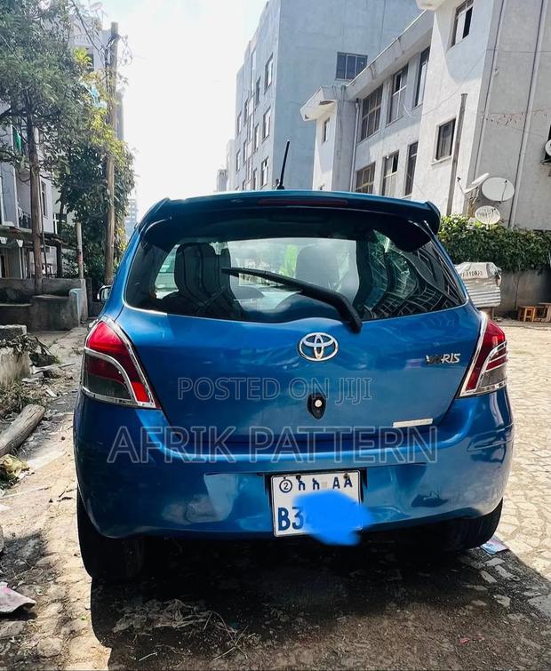 Toyota Yaris Base Hatchback 5dr 2010 Blue