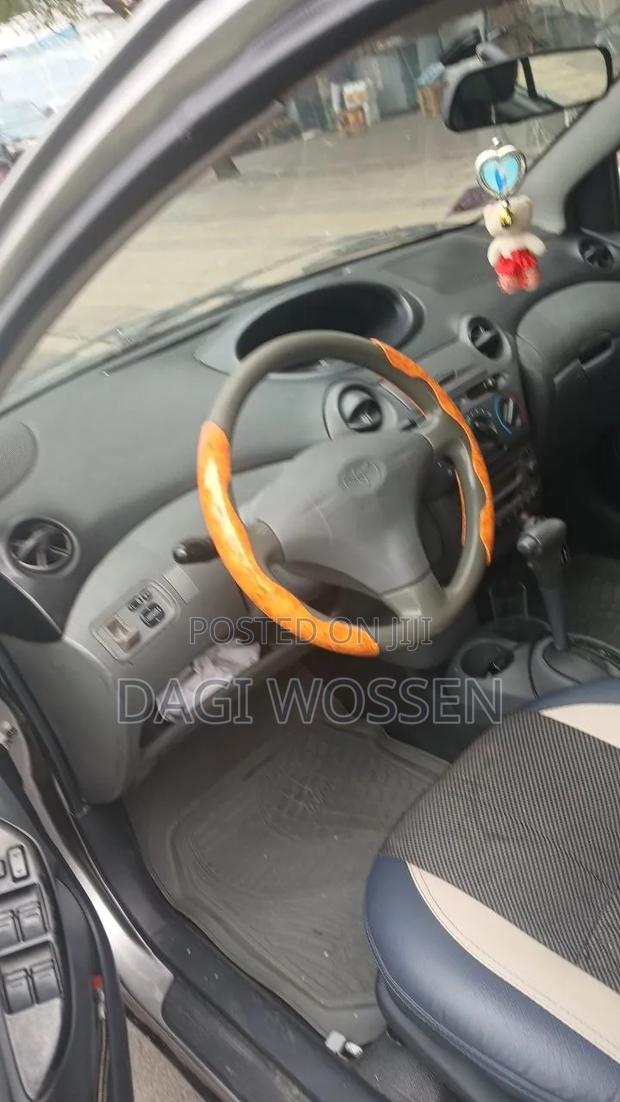 Toyota Vitz 2003 Blue