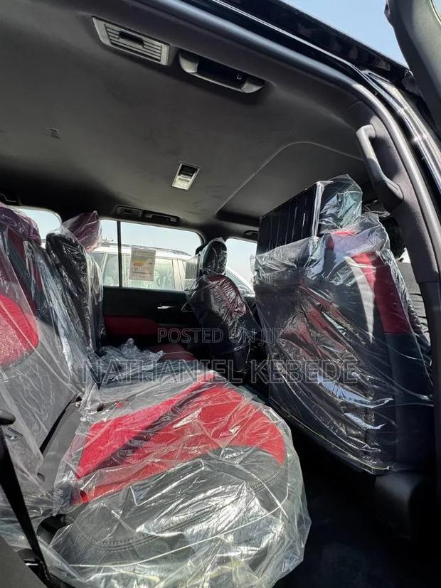 New Toyota Land Cruiser LC300 2025 White