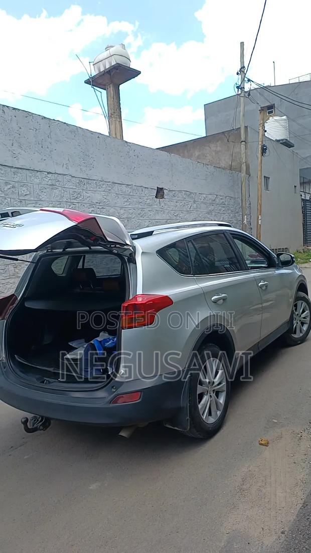 Toyota RAV4 LE 4dr SUV (2.5L 4cyl 6A) 2014 Silver