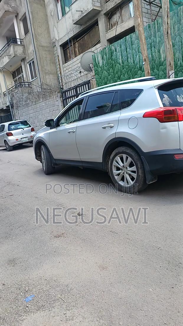 Toyota RAV4 LE 4dr SUV (2.5L 4cyl 6A) 2014 Silver