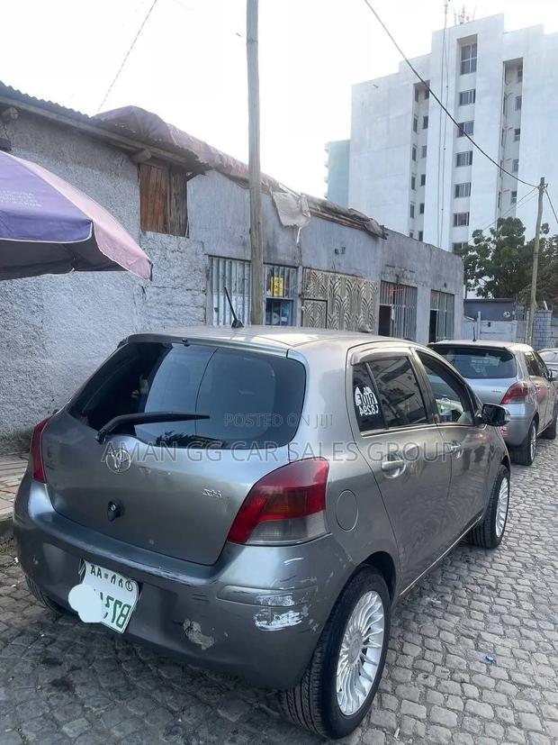 Toyota Yaris 2009 Gray