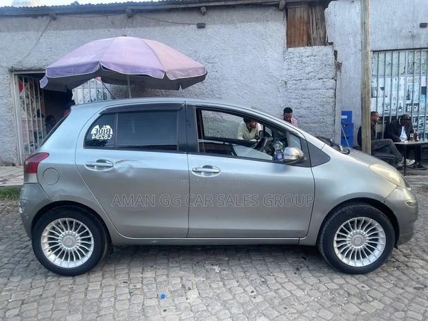 Toyota Yaris 2009 Gray