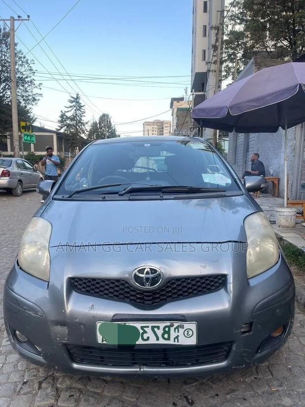 Toyota Yaris 2009 Gray