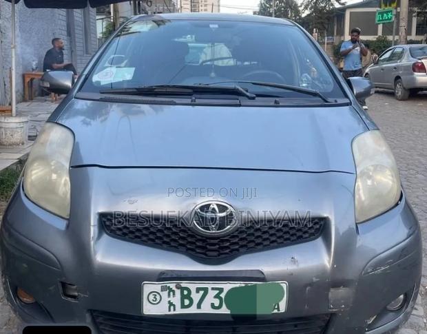 Toyota Yaris 2009 Gray