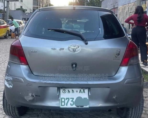 Toyota Yaris 2009 Gray