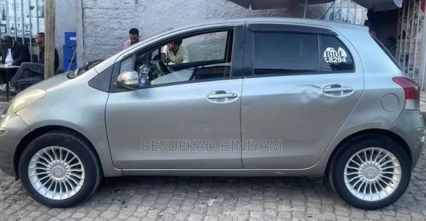 Toyota Yaris 2009 Gray