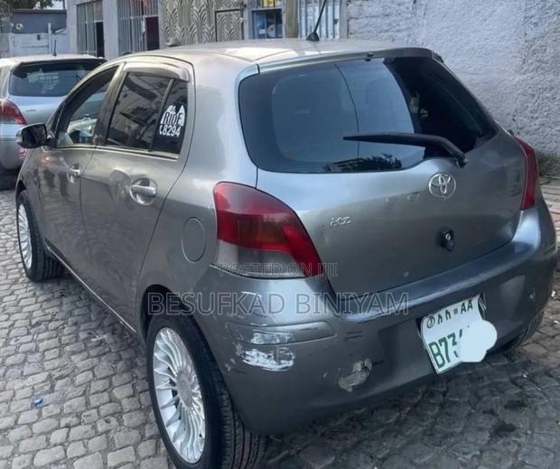 Toyota Yaris 2009 Gray