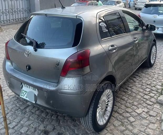 Toyota Yaris 2009 Gray