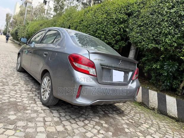 Mitsubishi Attrage 2021 Silver