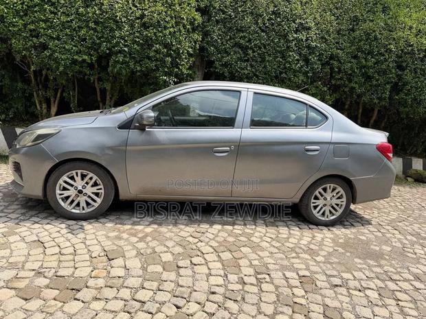 Mitsubishi Attrage 2021 Silver