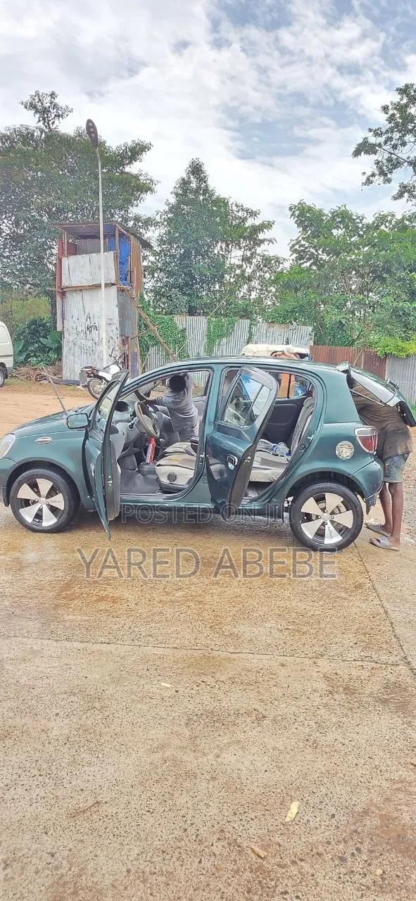 Toyota Vitz 2001 Gray