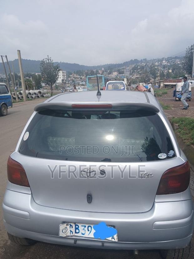 Toyota Vitz 2004 Silver