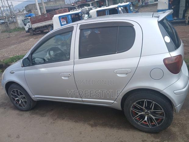 Toyota Vitz 2004 Silver