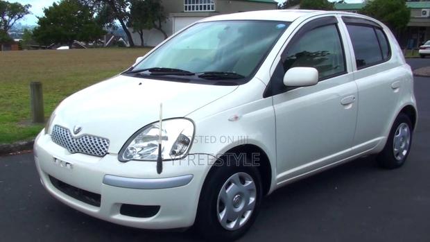 Toyota Vitz 2004 Silver