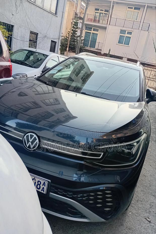 Volkswagen ID.6 2022 Blue