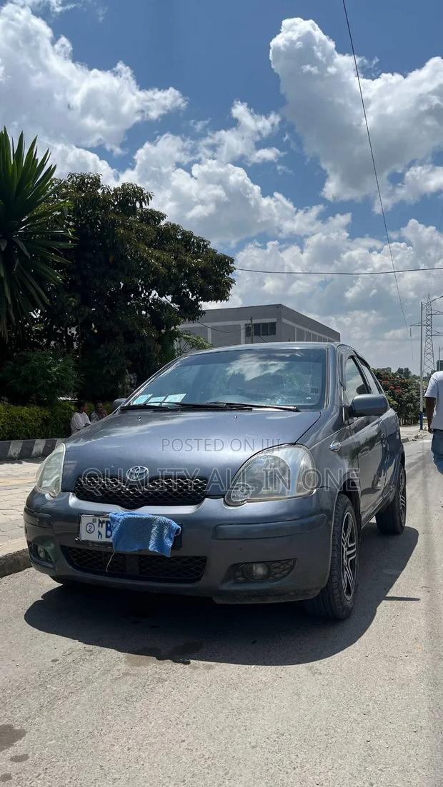 Toyota Vitz 2005 Gray