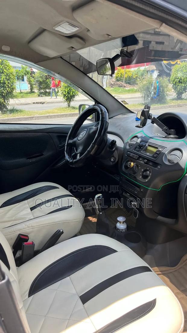 Toyota Vitz 2005 Gray