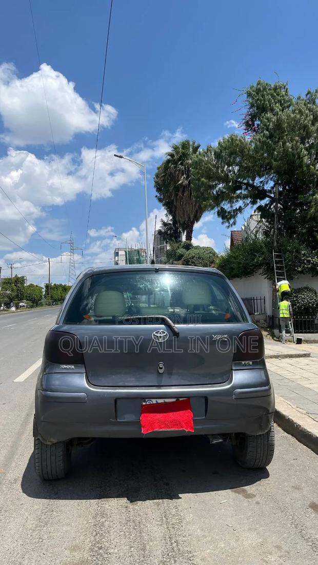 Toyota Vitz 2005 Gray