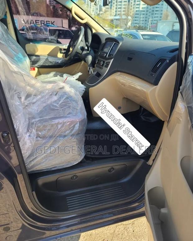 Hyundai Staria 2022 Brown
