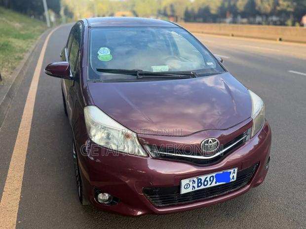 Toyota Yaris 2012 Burgundy