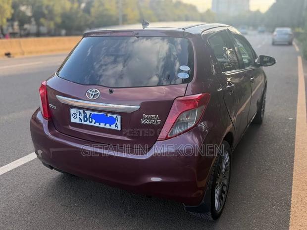 Toyota Yaris 2012 Burgundy