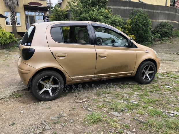 Toyota Vitz 1.0 FWD 5dr 2004 Gold