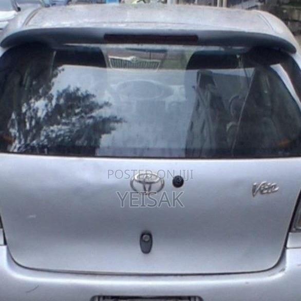 Toyota Vitz 2000 Silver