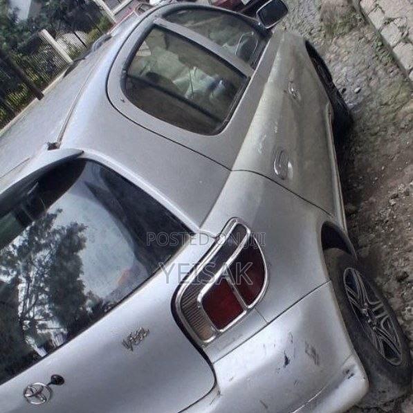 Toyota Vitz 2000 Silver