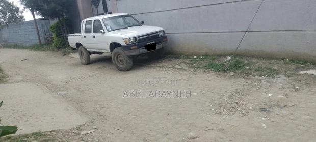 Toyota Hilux 1995 White