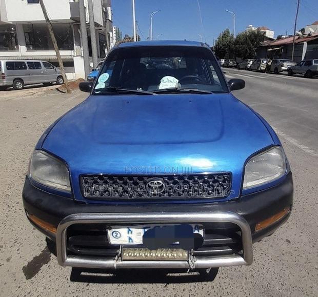 Toyota RAV4 1995 Blue