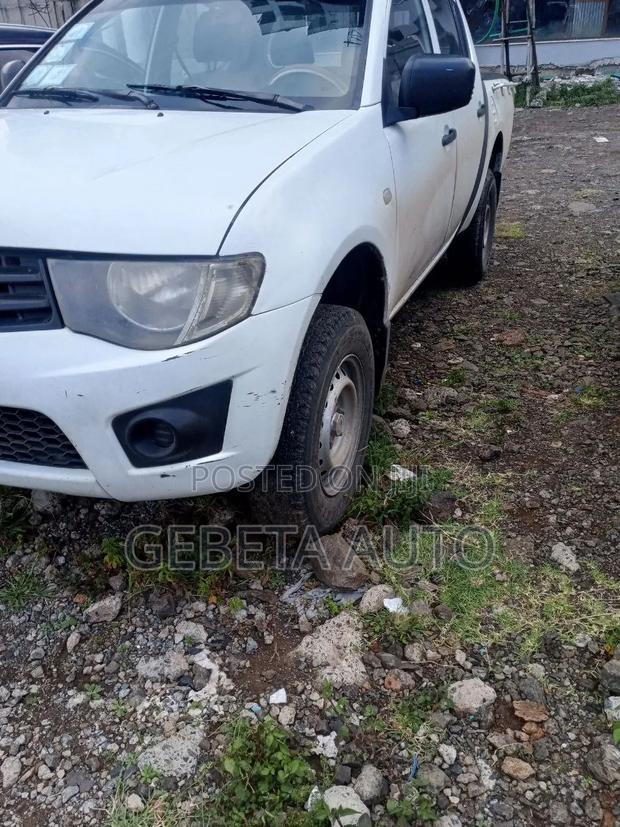 Mitsubishi L200 2010