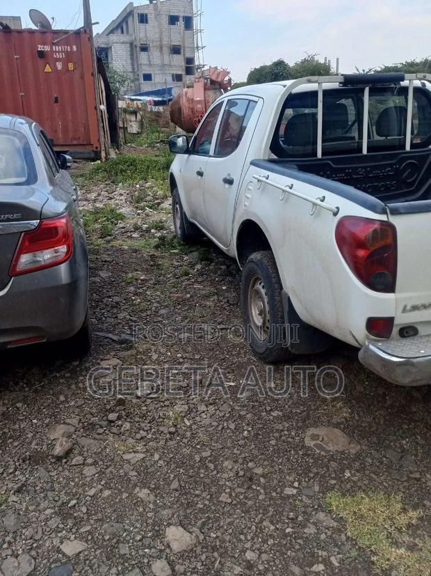 Mitsubishi L200 2010
