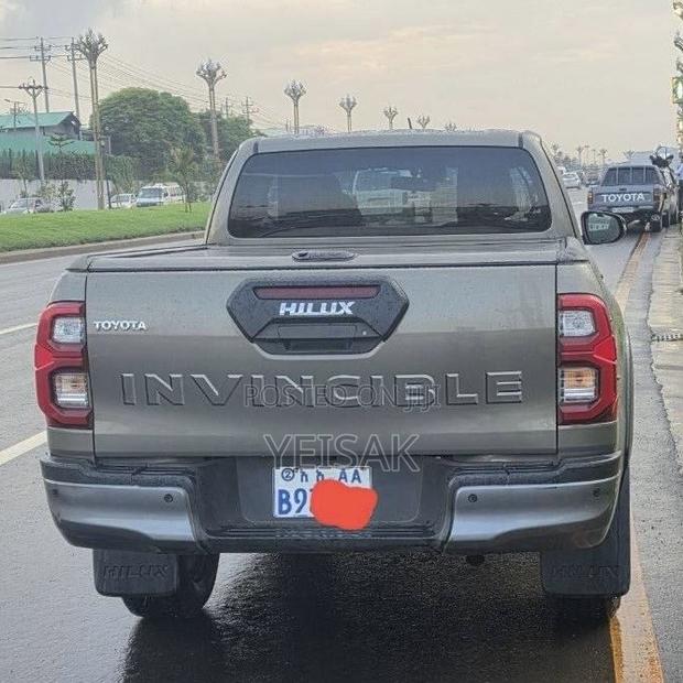 Toyota Hilux 2021 Gray