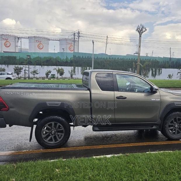 Toyota Hilux 2021 Gray