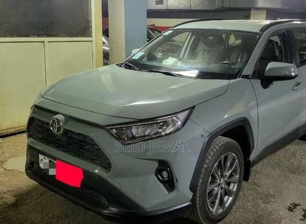 Toyota RAV4 2021 Green