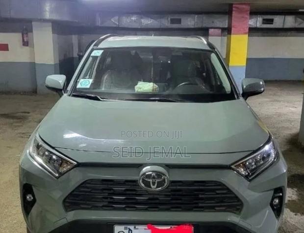 Toyota RAV4 2021 Green